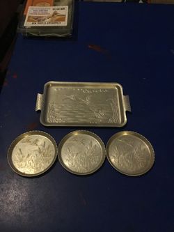 Metal coin tray with three coasters, flying ducks design