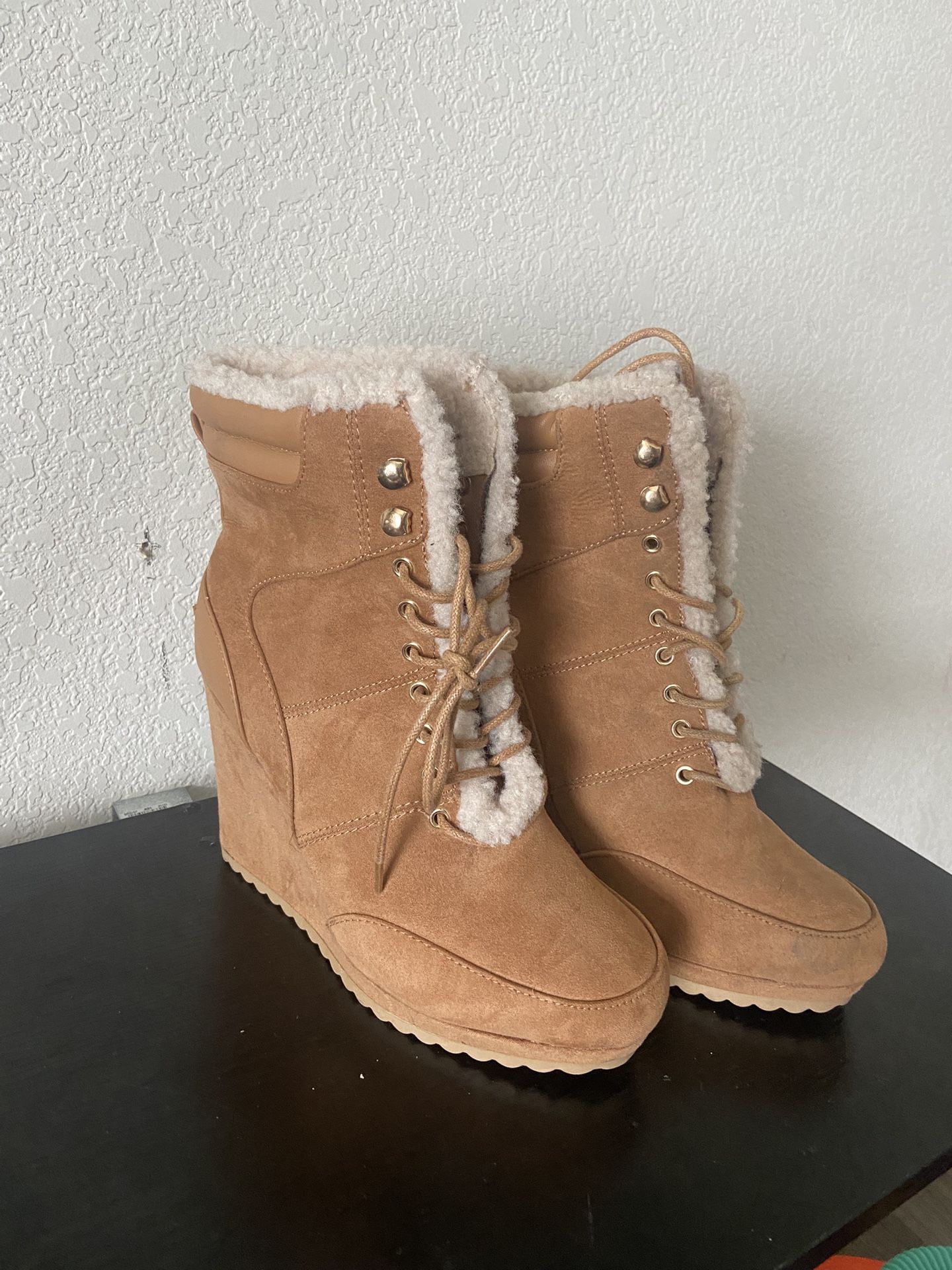 Shoe Dazzle Tan Heel Boots