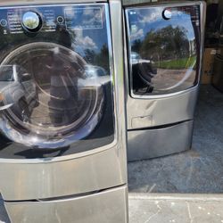 Lg XL Luxury Washer And Dryer Set 