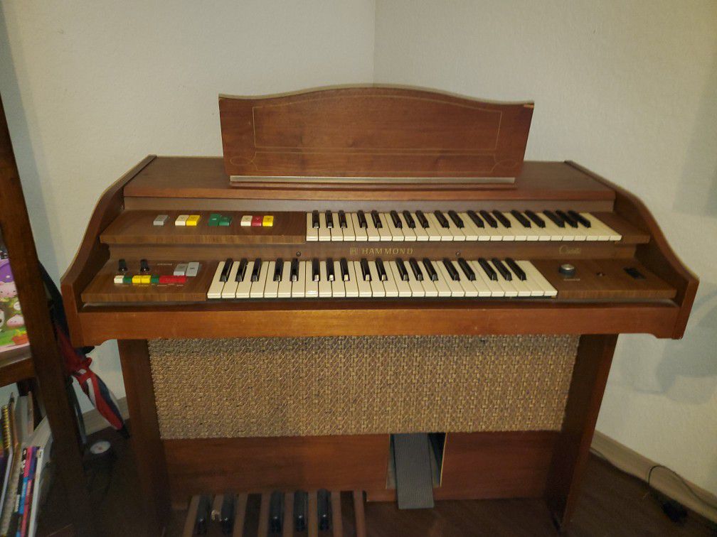 Vintage Hammond Organ W/ Bench And Books