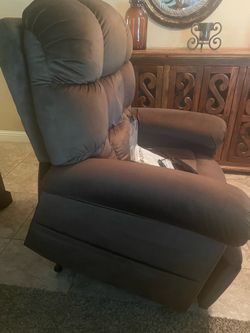 Comfort Zone Lift chair