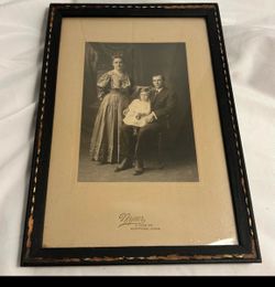 Antique picture photograph Family Portrait  Framed vintage studio  Connecticut