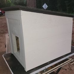 BRAND NEW Dog House (Removable roof) 21" x 27" x 24"