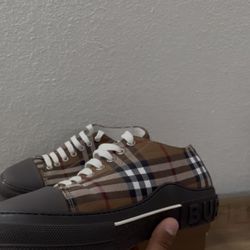 Lowtop patterned shoes