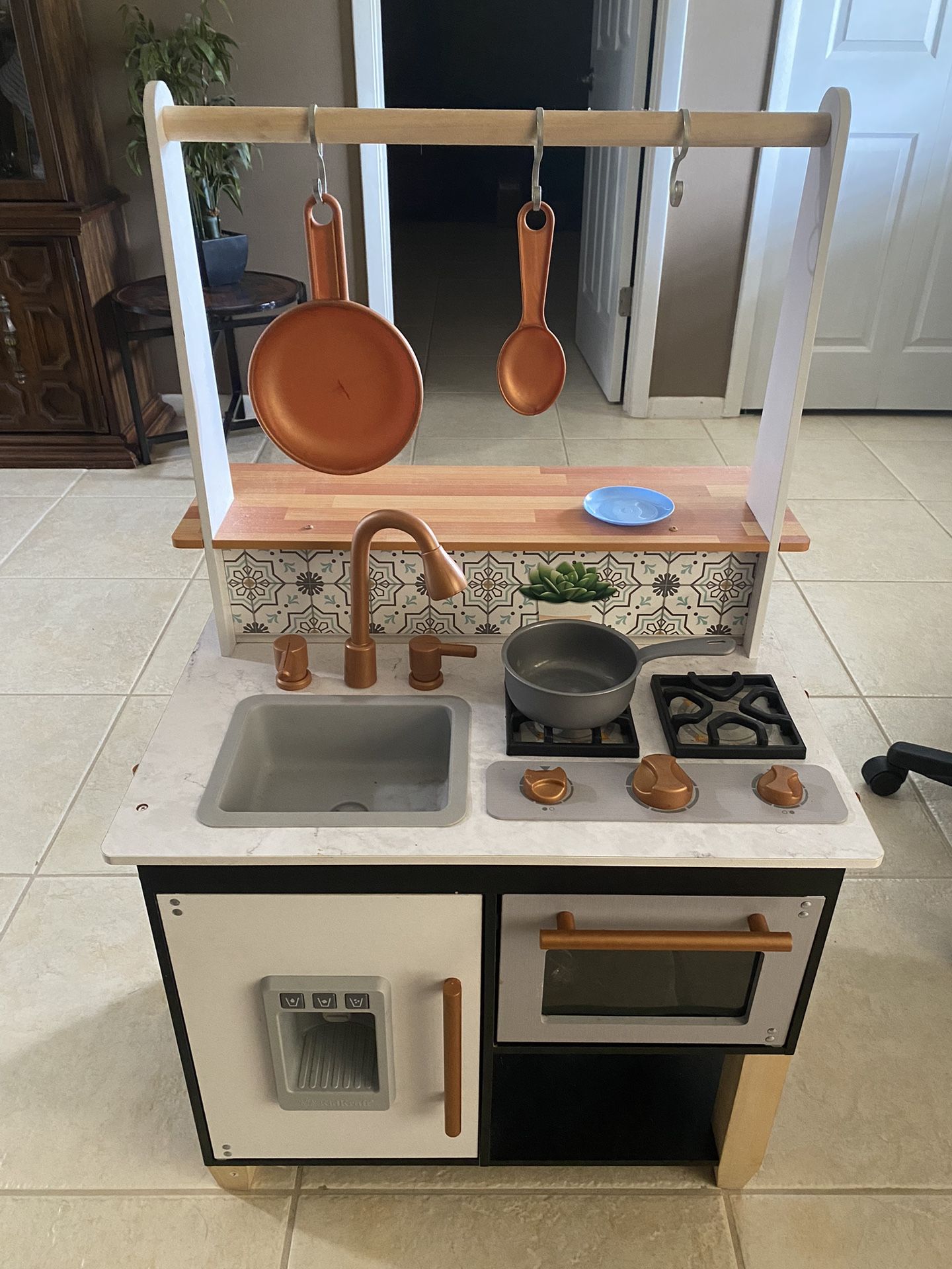 KidKraft Toddler Artisan Island Kitchen