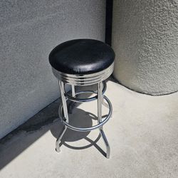 Retro Styled Swivel Bar Stool