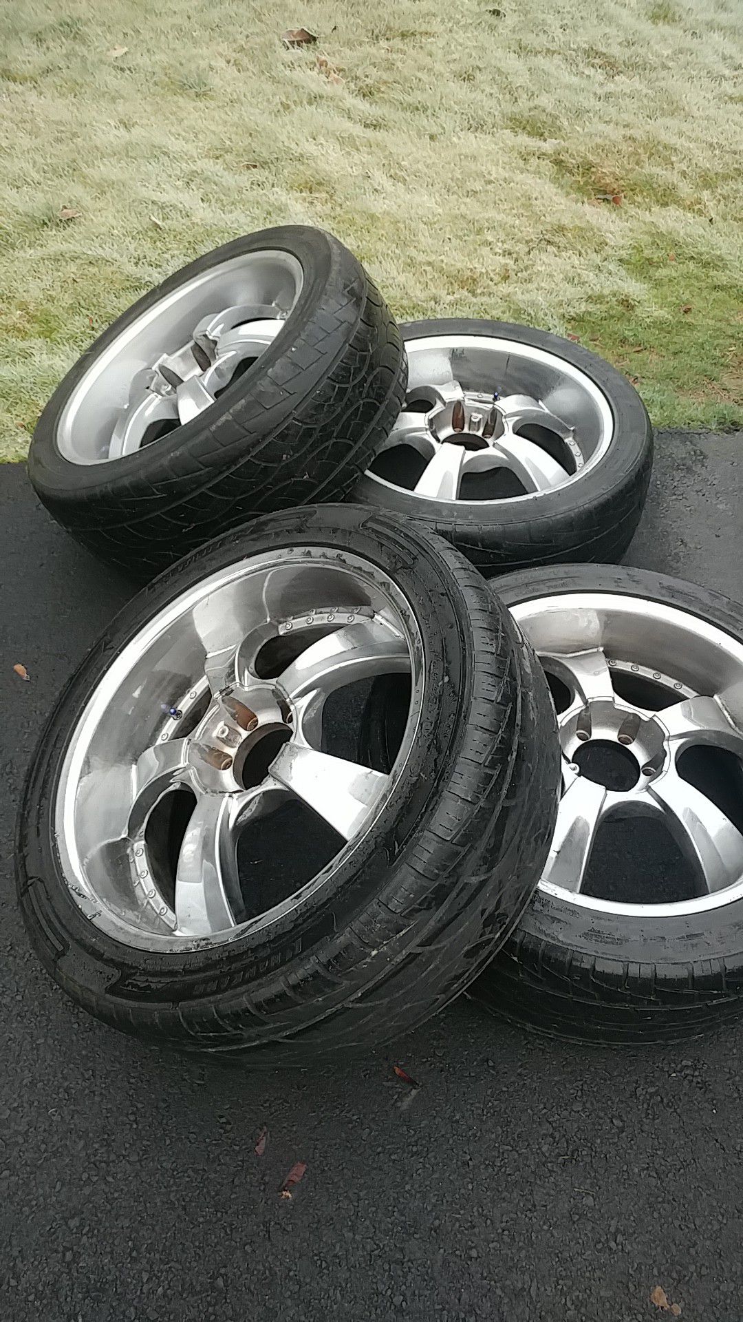 22 inch rims with center caps