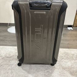 Tumi Vapor Large Luggage