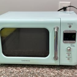 Daewoo Microwave In Good Condition 