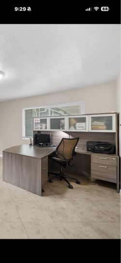 Large Executive Office Desk & Hutch