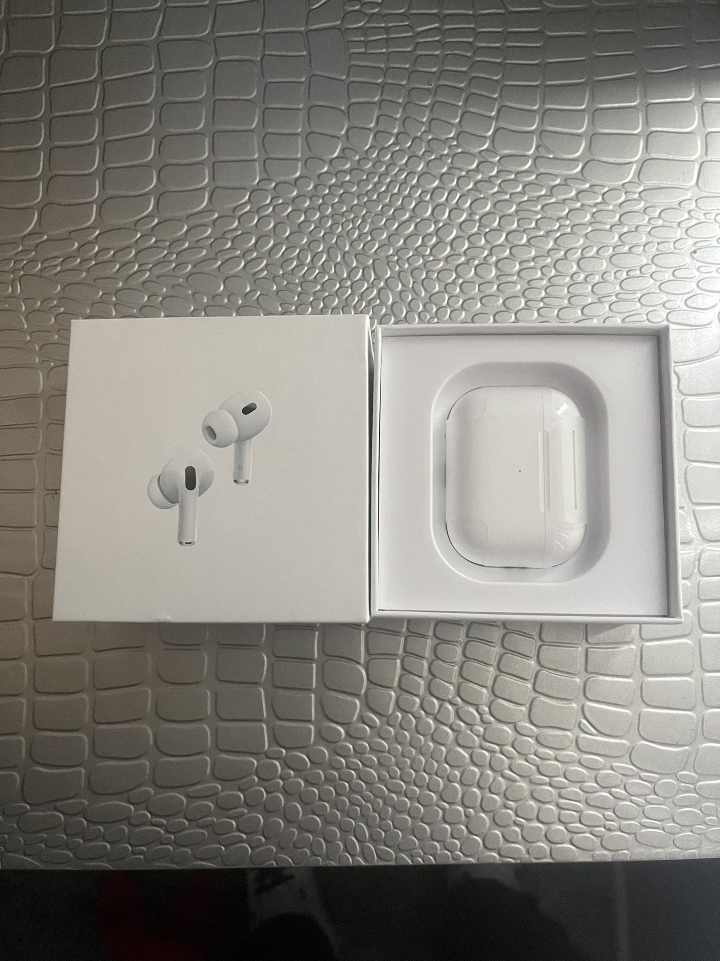 Airpods pro 2nd generation $140 take advantage of it, make your mom laugh today, which is a very important day for her and at a very good price, total