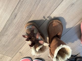 Uggs Girls Size 3