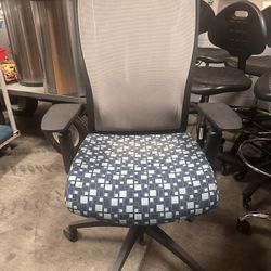 Ergonomic Office Chairs – Mesh Back & Patterned Seat