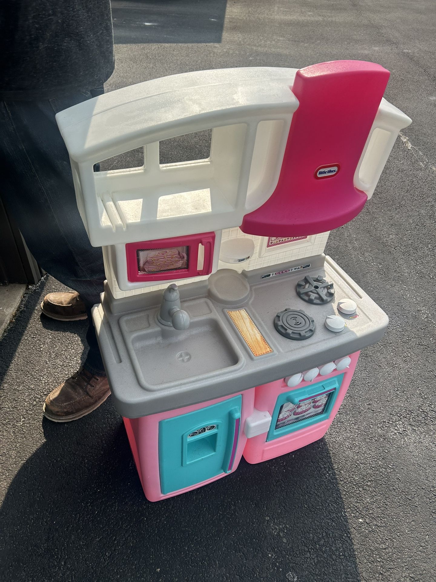 Free Kids Kitchen Set