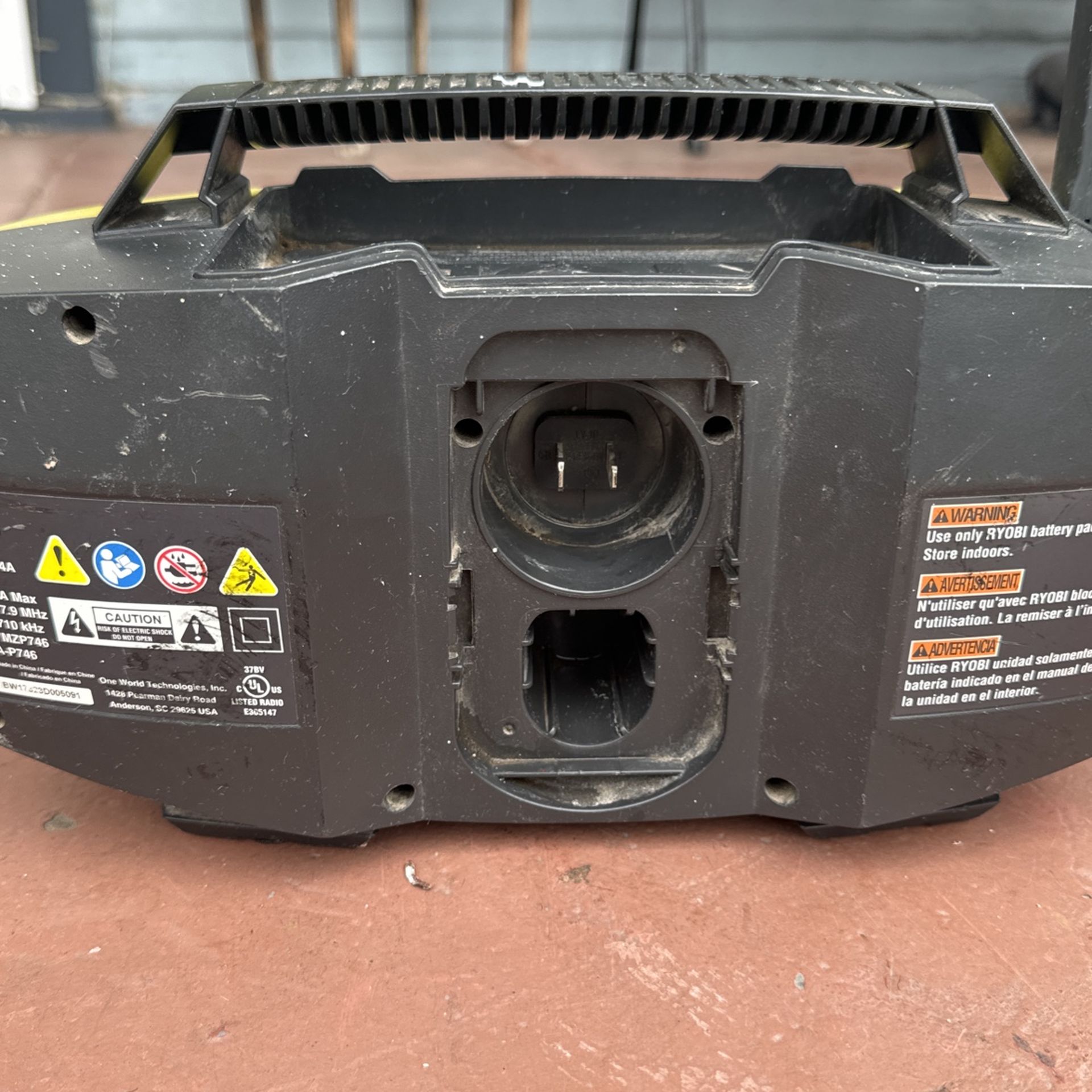 Ryobi One + Speaker.