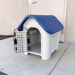 (New in Box) $45 Small Size Dog House Waterproof Plastic Outdoor Indoor 30x30x32” 