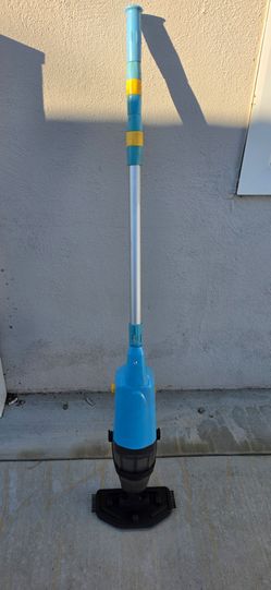 Pool vacuum