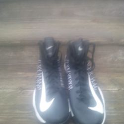 2012 Nike Hyperdunk Sneakers 