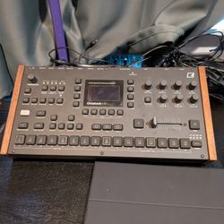 Octatrack MK II W/ Wood Stand And Dust Cover