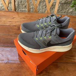 Nike Shoes for men Size 9