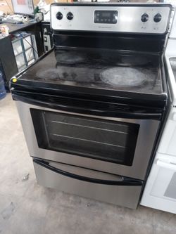 Frigidaire stainless steel glass-top stove - Free delivery