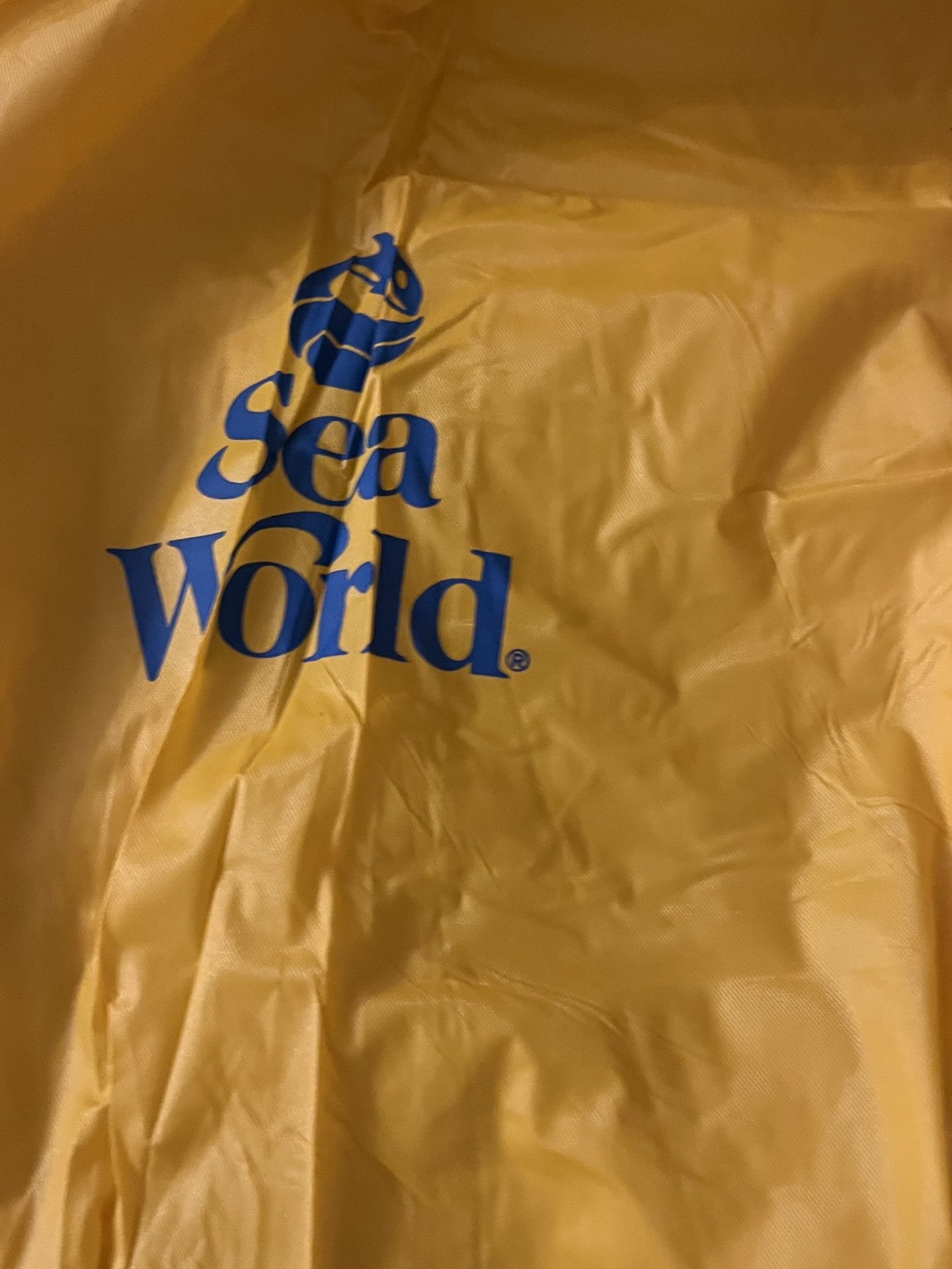 Vintage Sea World Logo Adult Rain Poncho-One Size/Unisex-Yellow NOS RARE