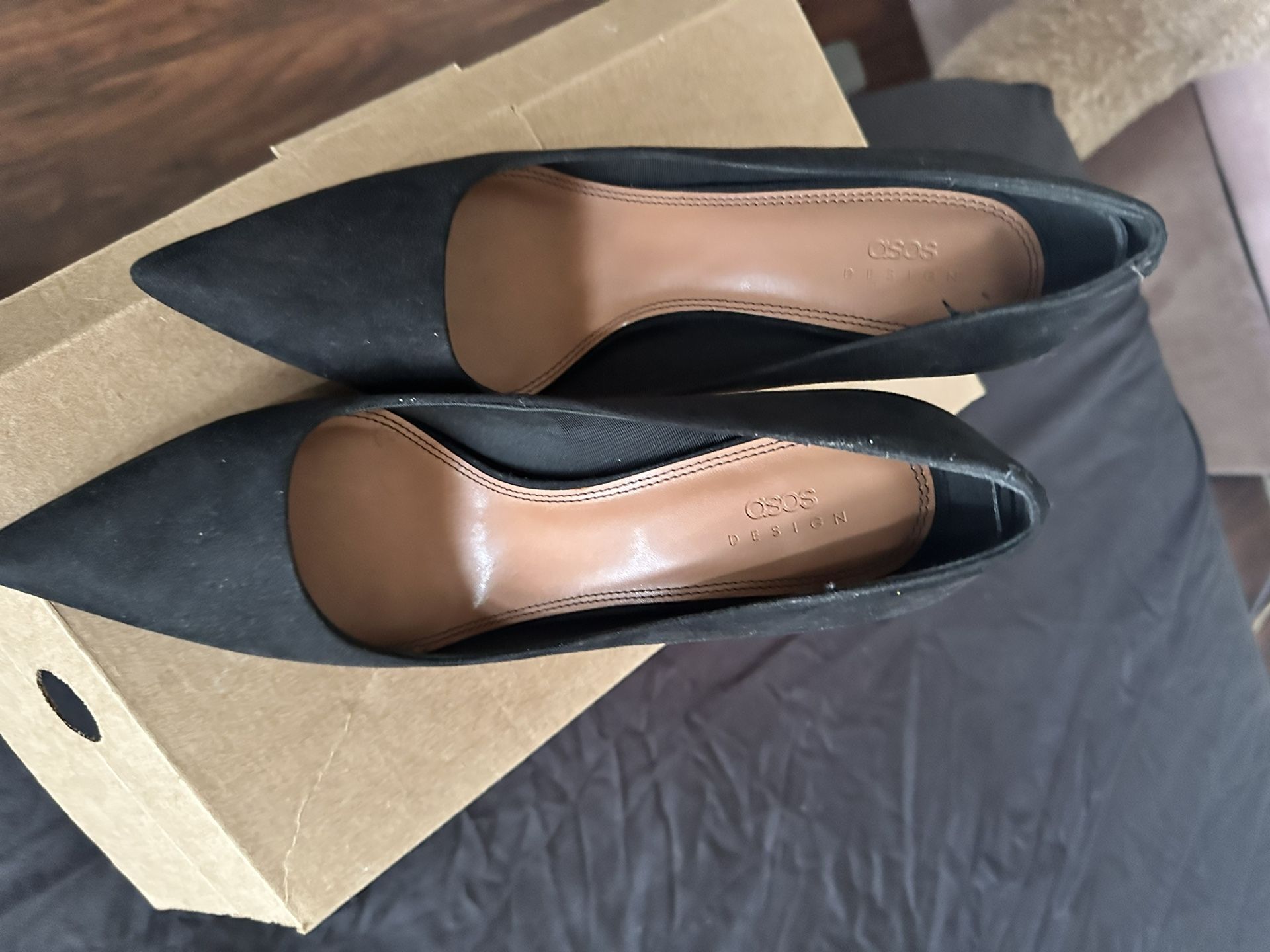 Black Pointed Heel
