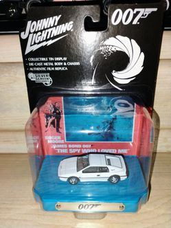 1/64 Johnny Lightning James Bond 007 "The Spy Who Loved Me" Lotus Esprit