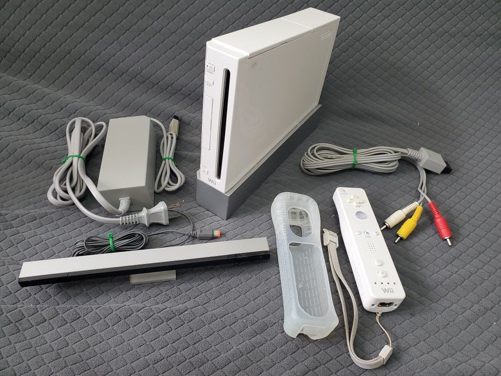 Genuine White Nintendo Wii Gaming Console Bundle w/Controller & Accessories KWRDS: 64 U Playstation Sega NES SNES N64 Gameboy