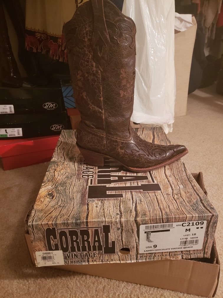 Corral Vintage brown boots size 9