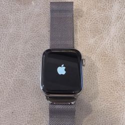 Apple Watch Series 6 44mm Case with Milanese Loop - Stainless Steel, Regular (GPS + Cellular)