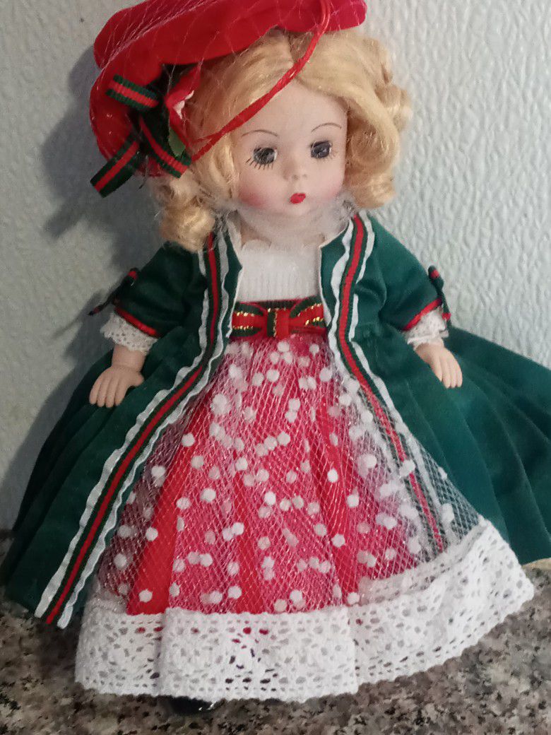 Christmas Victorian Yuletide Madame Alexander Doll Perfect Condition