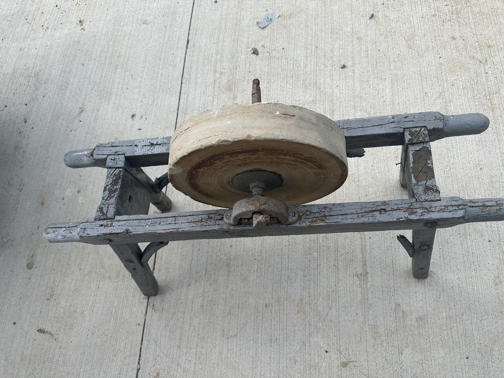 ANTIQUE GRINDSTONE, GREAT FOR A DECORATION, COULD USE SOME TLC / $50