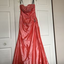 It’s A Beautiful Evening Dress in Size 10 has Been Worn For One Time Can Be Worn For wedding prom any occasion it is beautiful Dress 