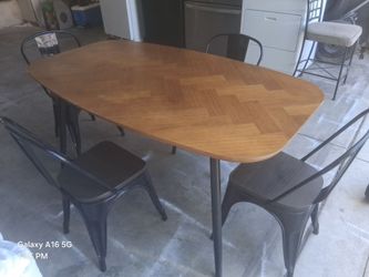 Farmhouse Dining And Chairs