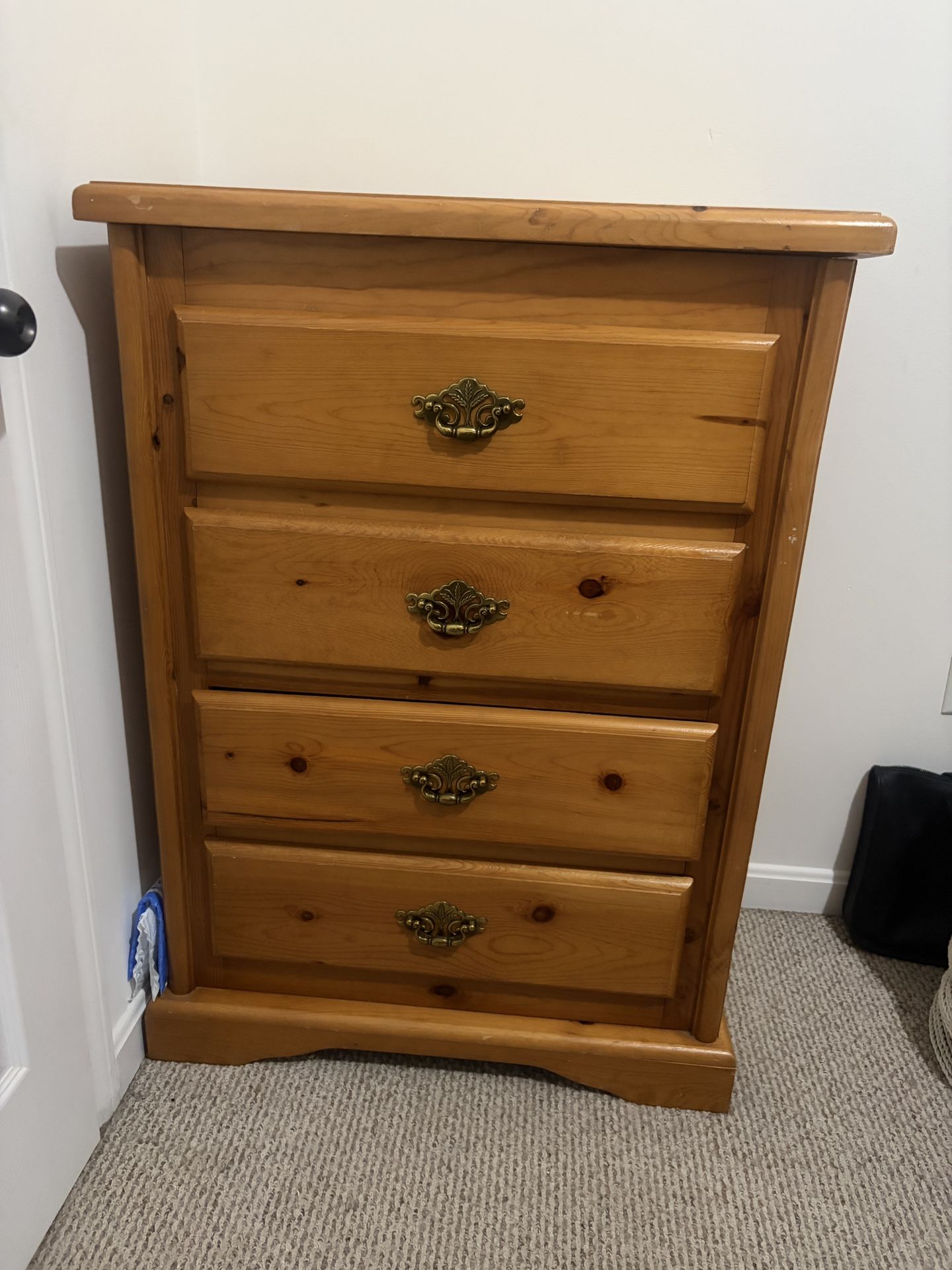 4-Drawer Solid Wood Dresser – Great Condition