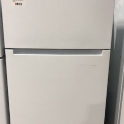 Vissani MDTF18WHR 18 cu. ft. Top Freezer Refrigerator
