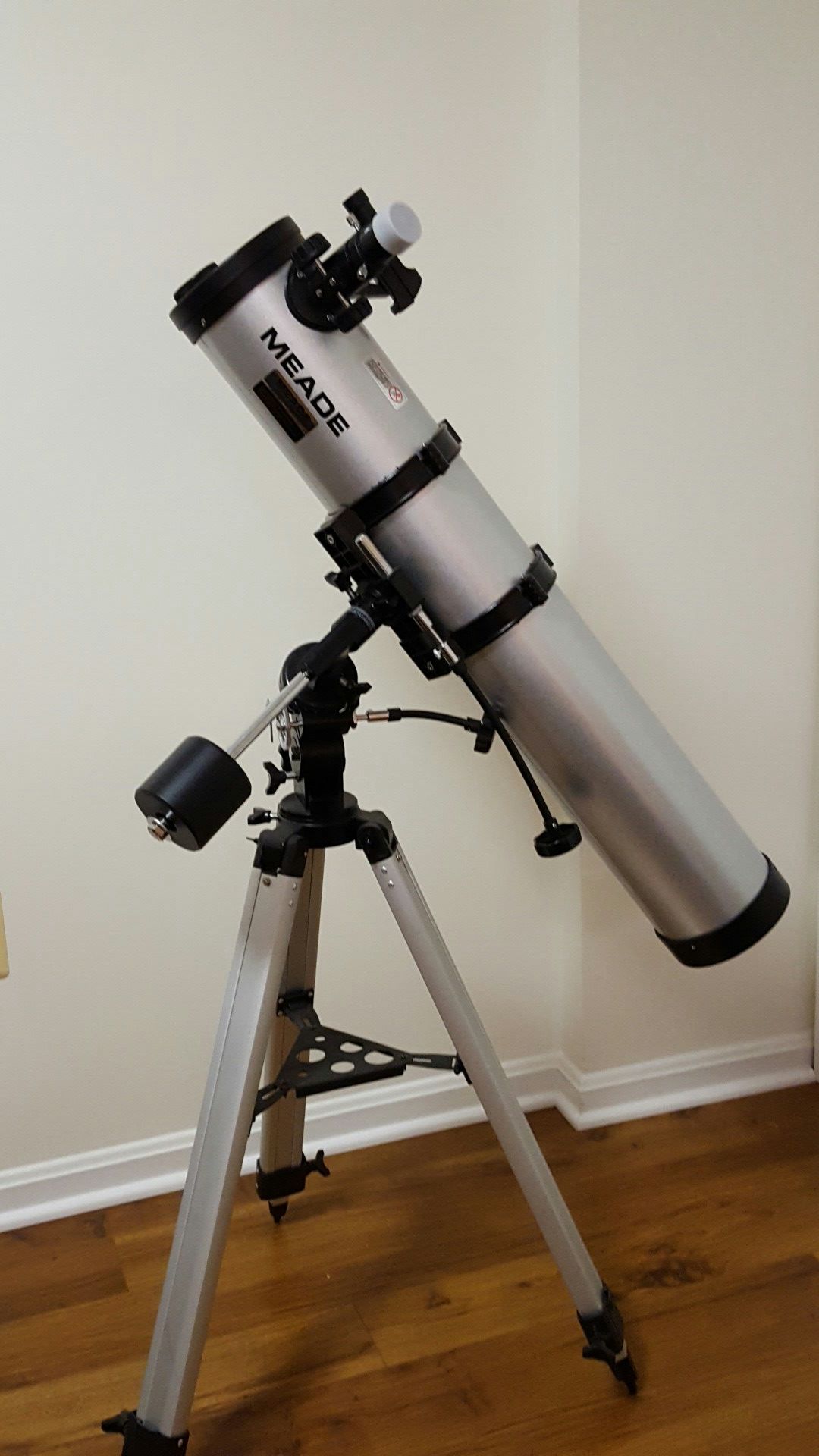 MEADE TELESCOPE