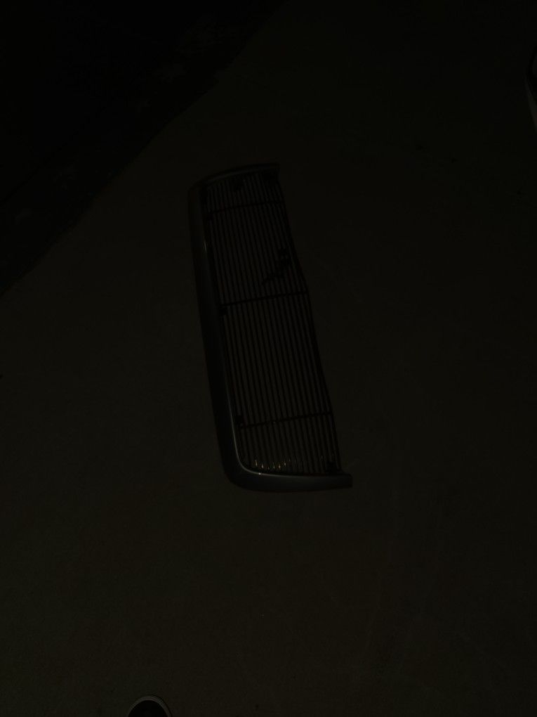 04-06 Toyota Tundra Grill