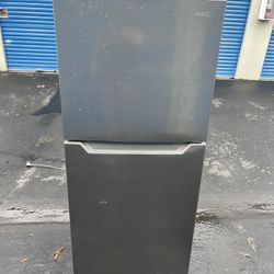 Insignia Refrigerator $450 New