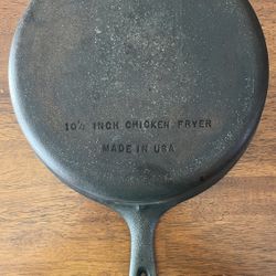 Vintage Wagner Ware #8 10.5 Inch Cast Iron Chicken Fryer