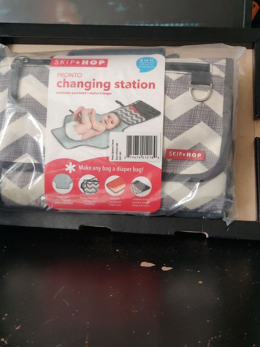Skip Hop Pronto Changing Station & Diaper Bag