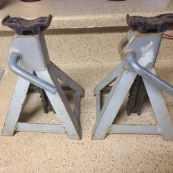 2 Vehicle Jack Stands