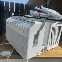 Midea 12000 BTU AC Recycling Air AC Wall Unit