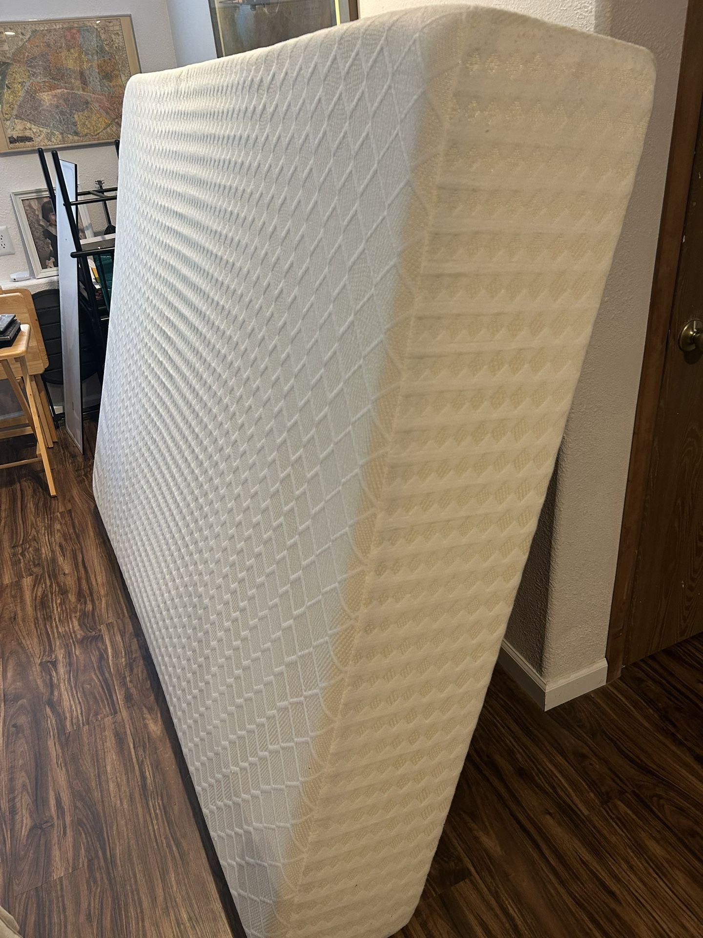 Queen Size Ashley Chime 12 Inch Medium Firm Memory Foam Mattress