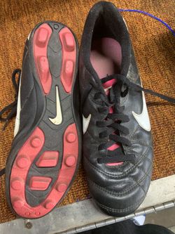 Nike soccer cleats size 4