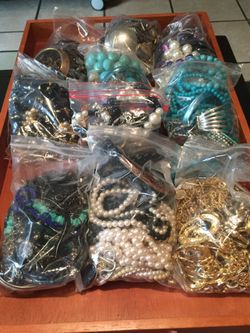 Jewelry bag all/100. Bracelets 5.00