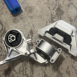 Chevy Equinox Engine Mount 