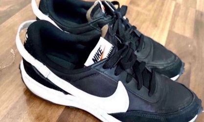 Woman Nike size 9