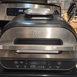 Ninja FG551 Foodi Smart XL 6-in-1 Indoor Grill with 4-Quart Air Fryer Roast Bake Dehydrate Broil